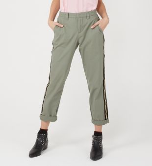 Pantalon droit à revers et bandes latérales contrastantes ...