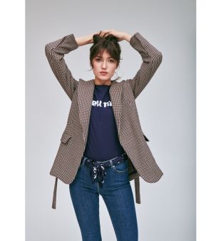 Veste tailleur bordeaux avec ceinture en lainage ..