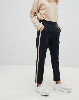 Pantalon fuselé avec empiècement fauve contrastant sur le côté