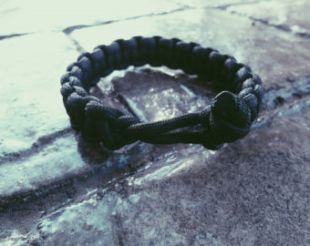 Finally A Mad Max Style Paracord Bracelet That Stays TightHD哔哩哔哩
