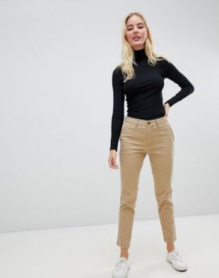Pantalon chino   Beige at asos.com