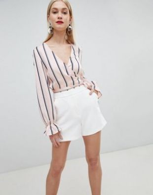 Lipsy Short blanc ajusté