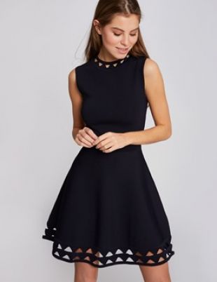 Robe patineuse à détails ajourés