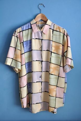 Chemisier imprimé vintage des années 90 hipster, bouton manches courtes chemise, chemisier motif, couleurs pastel, rose / violet / jaune / vert dessus, M