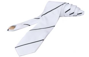 Cravate blanche à rayures noires