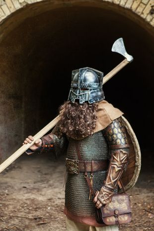 Spaulders of Thorin Oakenshield/ Hand Tooled Leather Spaulders for LARP/LOTR / Thorin Cosplay / Hobbit Cosplay