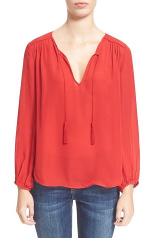 haut rouge à pompons