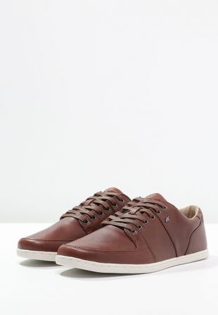les baskets en cuir marron