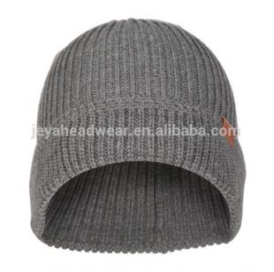 Leather label knit beanie hat gray simple men