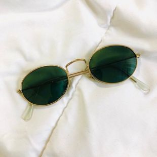 Vintage des années 90 fait Deadstock or cadre ovale lunettes de soleil