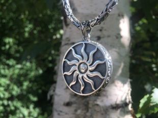 Pendentif amulette slave de soleil. Symbole du soleil. Pendentif fait à la main. Talisman nordique. Amulette de Viking. Slave. Pendentif en argent. Pendentif Viking.