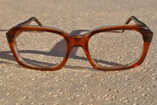 oeil de rectangle épais marron transparent épais lunettes vintage des années 1960 70 / lunettes de soleil cadre fait en Grèce neuf