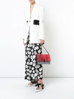 Proenza Schouler Woven Small Lunch Bag usado por Kelsey Peters