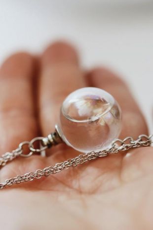 EAU DE LOURDES   Collier Globe en Verre Aurore Boréale   Vierge Marie   Notre Dame de Lourdes   Cadeau Catholique   Chrétien   Ave Maria