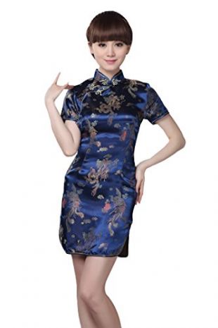Une Belle Femme Asiatique Portant Une Robe Traditionnelle De Cheongsam
