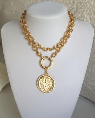 Collier médaillon d’or Chunky or pièce de monnaie collier grande pièce de monnaie Versace large or bijoux collier or lien collier cercle bijou
