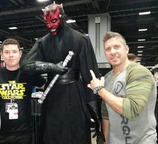 la statue taille réelle signée par Ray Park