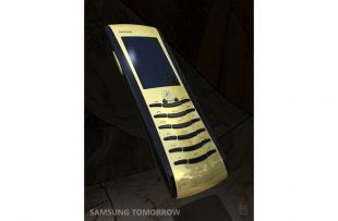 Gold Samsung Phone in <Ocean’s 13>