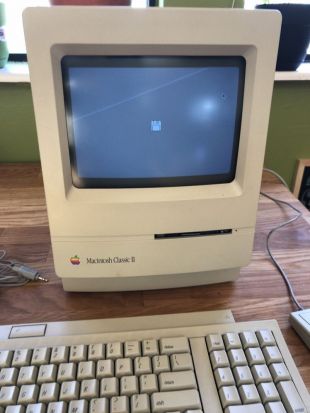 Apple - Vintage Apple Macintosh Mac Classic ii - M4150