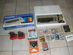 Commodore 64 CBM 64 en boîte avec jeux et joysticks