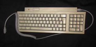 CLAVIER MO487 + CABLE APPLE MACINTOSH VINTAGE