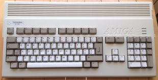 COMMODORE AMIGA 1200 A1200 RECAPPATO OTTIMO no 600 500 3000 4000 2000 CDTV CD32
