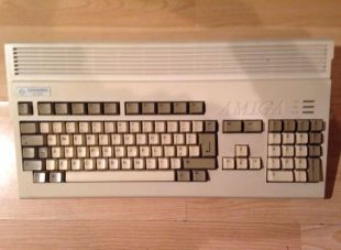 Commodore Amiga 1200 avec 256 Mo disque dur, Joystick, SOURIS & PCMCIA ADF Kit