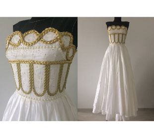 robe blanche de la Reine Sérénité