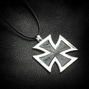 Fait à la main en acier inoxydable de fer Croix pendentif collier médaillon + cadeau (cordon en cuir noir)