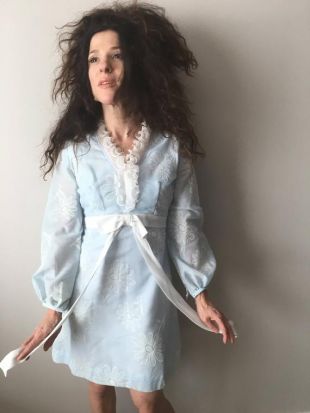 mini robe nuisette bleu layette en des années 1960 / / habillée daywear / / blanc motif floral flower power / / demoiselle d’honneur v Pro Neck/de dentelle à volants