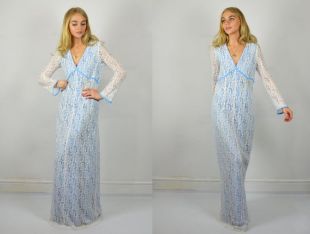 Robe de mariée Vintage des années 1970 blanc et bleu dentelle à manches longues
