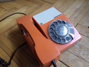 Vintage téléphone Iskra modèle ETA 32   Yougoslavie / téléphone 70 ' s