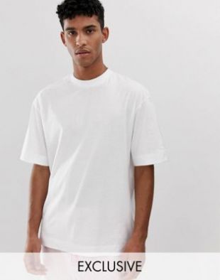 White t-shirt worn by Meek Mill as seen in Tap music video by NAV