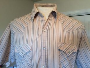 Western Shirt hommes Vintage   manches courtes   marque Ely éleveur     très bon état utilisé à rayures marron clair au noir et blanc vertical