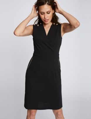 Robe ajustée boutonnée aux épaules