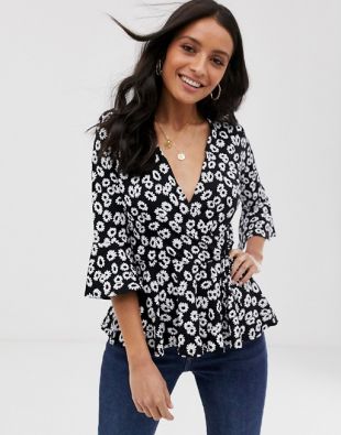 wrap top in black with daisy print