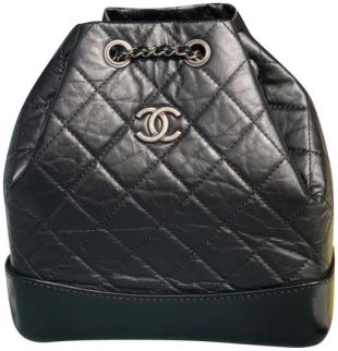 Chanel Gabrielle Sac à dos Classique Noir Âgés de cuir de Veau Sac à dos  porté par Hilary Duff Studio City, le 23 juillet 2019 | Spotern