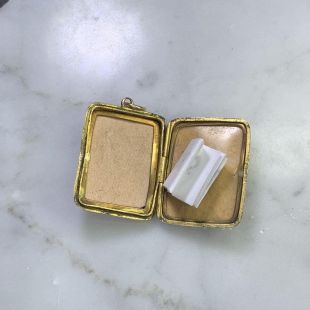 Médaillon floral d'or vintage en or jaune des années 1930. Cadeau pour elle. Cadeau de mariées.