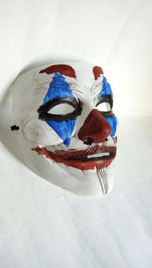 Guy Fawkes Joker Joaquin Phoenix 2019 masque Batman Clown
