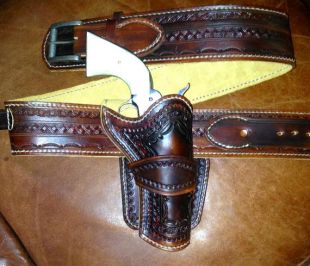 Fait sur commande pour commander l’ensemble holster et pistolet - 10/12 semaine livraison.
