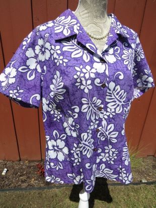 Vintage Womens Hawaiian Aloha Blouse par Aloha Republic - Taille XL - Tropical White Hibiscus Ti Leaves on Purple Shirt Top Resort Cruise Luau