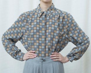 70 s bleu tan chemisier imprimé grand | estampe carrée mod BCBG bouton bas chemise | imprimé géométrique minimaliste à col chemisier boxy surdimensionné