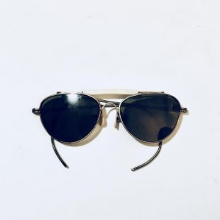 Vintage or prise de vue lunettes de soleil aviateur
