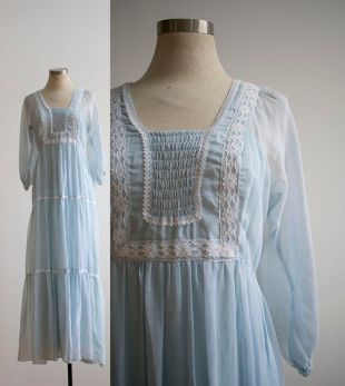 Burberry blue lace dress killing eve hotsell