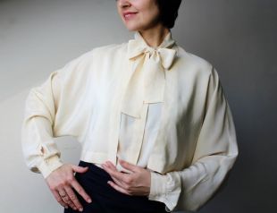 Vintage Gucci Ascot soie Blouse faite à la crème d’Italie femmes blouse taille 46 élégante soirée Pussybow Blouse Vintage Gucci des années 1980 femmes