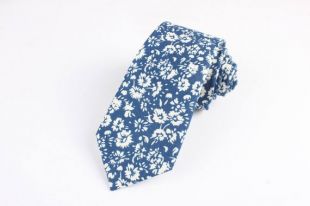 Auguste bleu et crème Floral cravate 2.36" » | floral cravate | cravate fleur | cravate étroite | cravate de mariage | idées de mariage | le marié | Bleu | Crème
