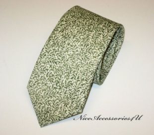 Liberty imprimé cravate vert olive. Floral cravate pour les hommes. Cravate de mariage vert olive. Léger moussues vert mince cravate. Cravate pour homme.