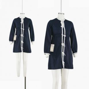 Babydoll robe vintage des années 1970-manches longues-blanc bleu marine-arcs dentelle garniture-Scoop Neck-mini mod rétro-XS XXS extra petite petite TN-o