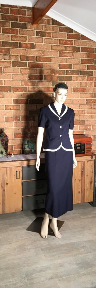 Vintage Dolina des années 80 2PC costume jupe veste bleu marine blanc garniture buste 34inch