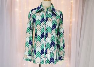 Vintage - chemise à manches longues - par Trissi - Chevron bleu vert et blanc Design - années 70/80 - tag - jamais porté - New Old Stock